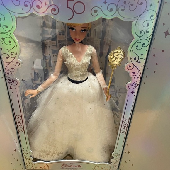 Disney Princess Cinderella Doll with Gold and White Gown. Collectable, retired - Picture 2 of 12